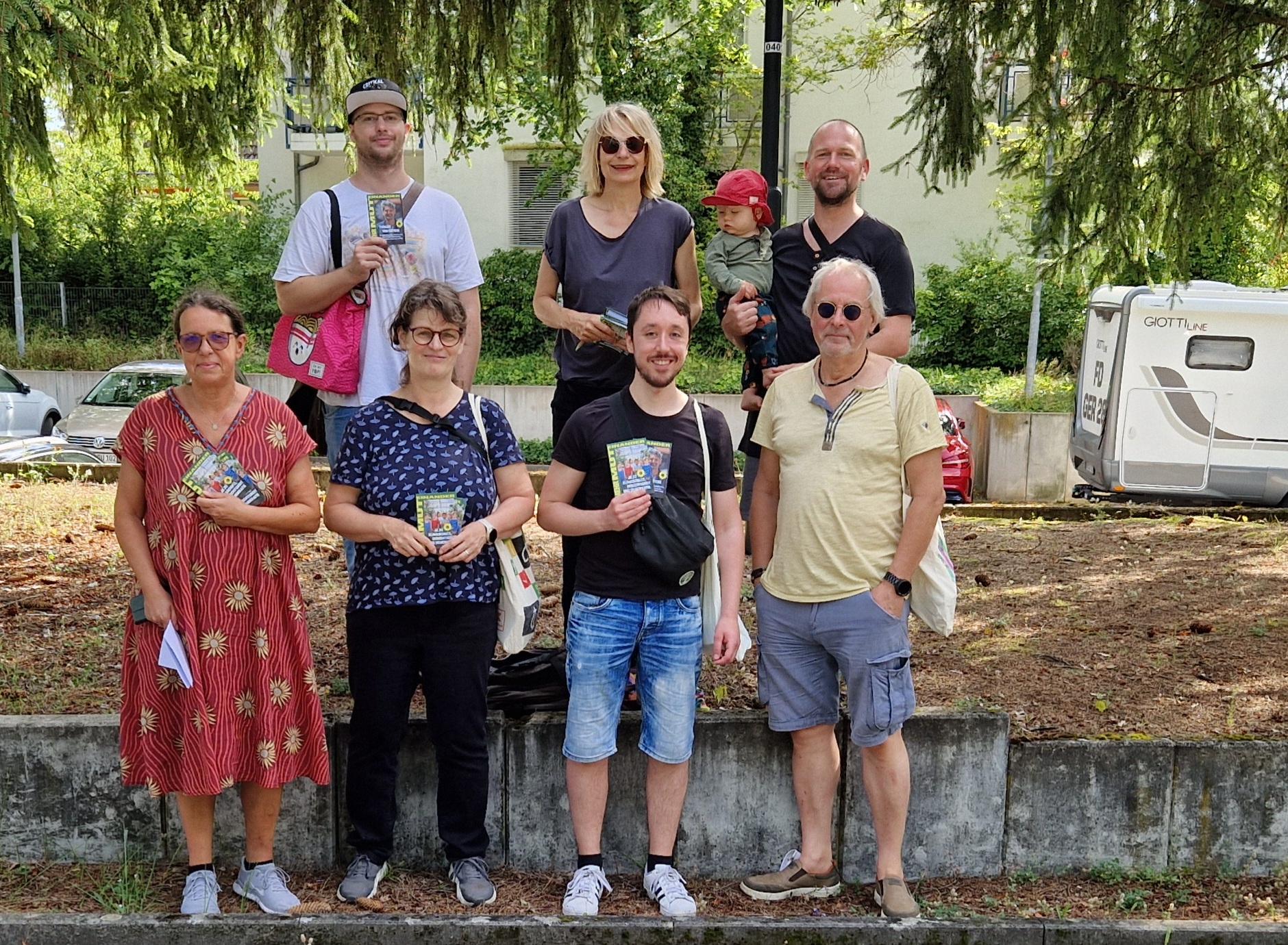 Gruppenfoto von Teilnehmenden der Flyeraktion