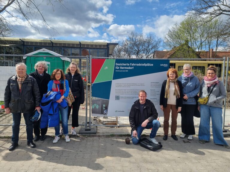 Schluss mit Fahrradklau! Bau der ersten gesicherten Radabstellanlage am S-Bahnhof Hermsdorf gestartet – Grüner Erfolg für sichere und klimafreundliche Mobilität