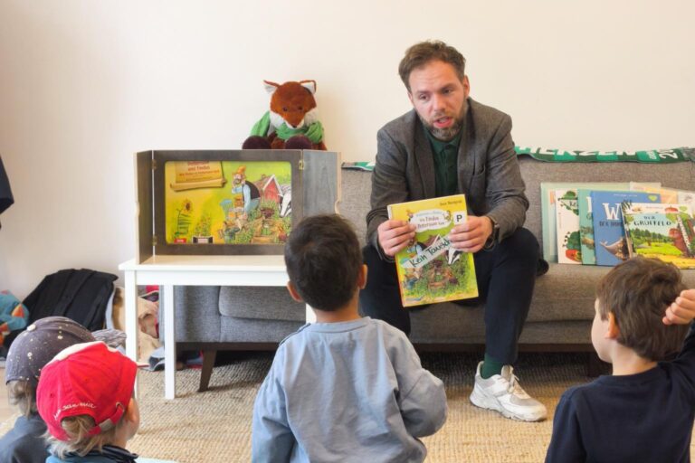 Bücher auf, Ohren gespitzt!