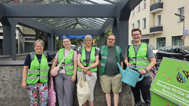 Für ein grünes Reinickendorf: Baumgießaktion  in Reinickendorf-Ost