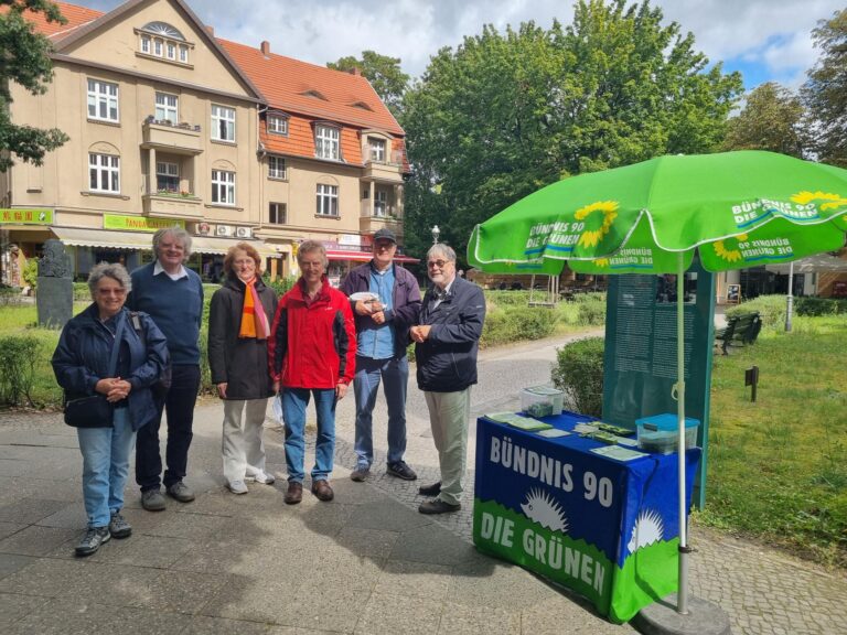 Infostand  und  Mauerstreifzug in Hermsdorf