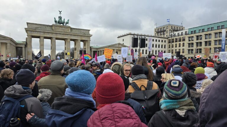 Erste PRÜF Demo in Berlin
