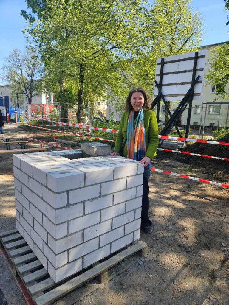 Grüne Politik wirkt: Grundsteinlegung für nachhaltiges Jugend- und Stadtteilzentrum